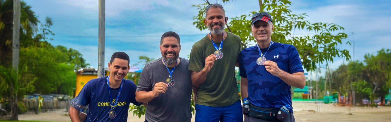 Jovens na largada da Conectados Run