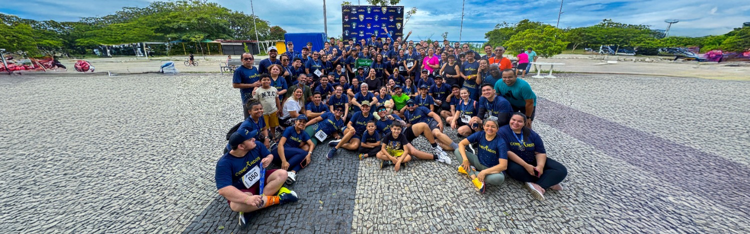 Momento de celebração e louvor ao ar livre